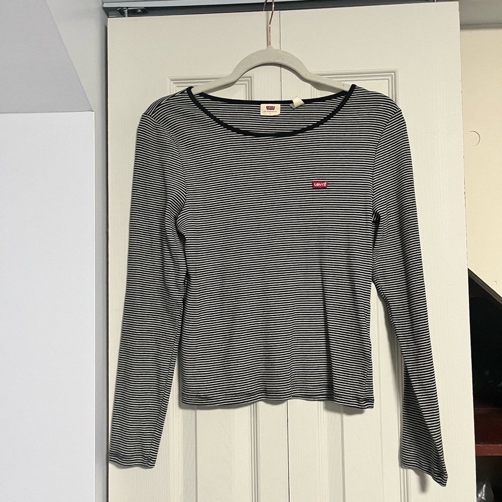 Cropped Levi’s baby rib tee